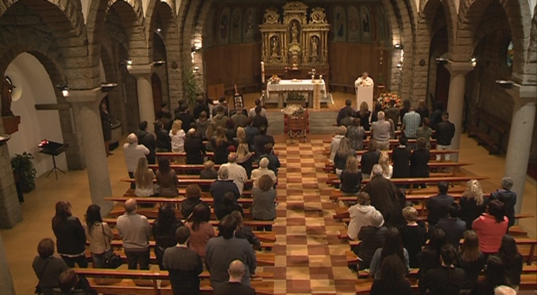 Amics i familiars s'acomiaden de Samuel Prada a l'església d'Escaldes-Engordany