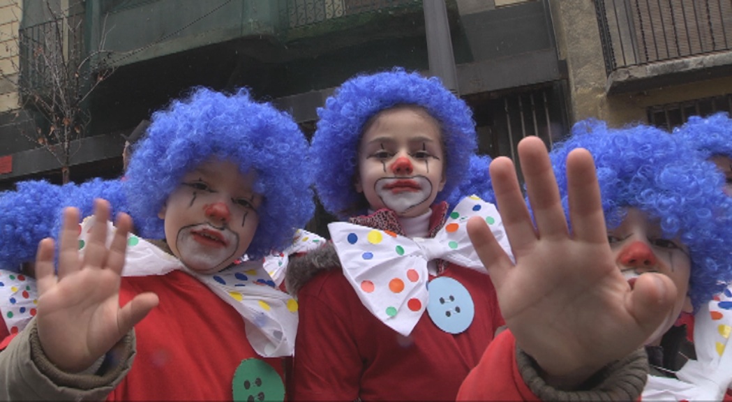 Les escoles de Sant Julià transformen el poble en un circ
