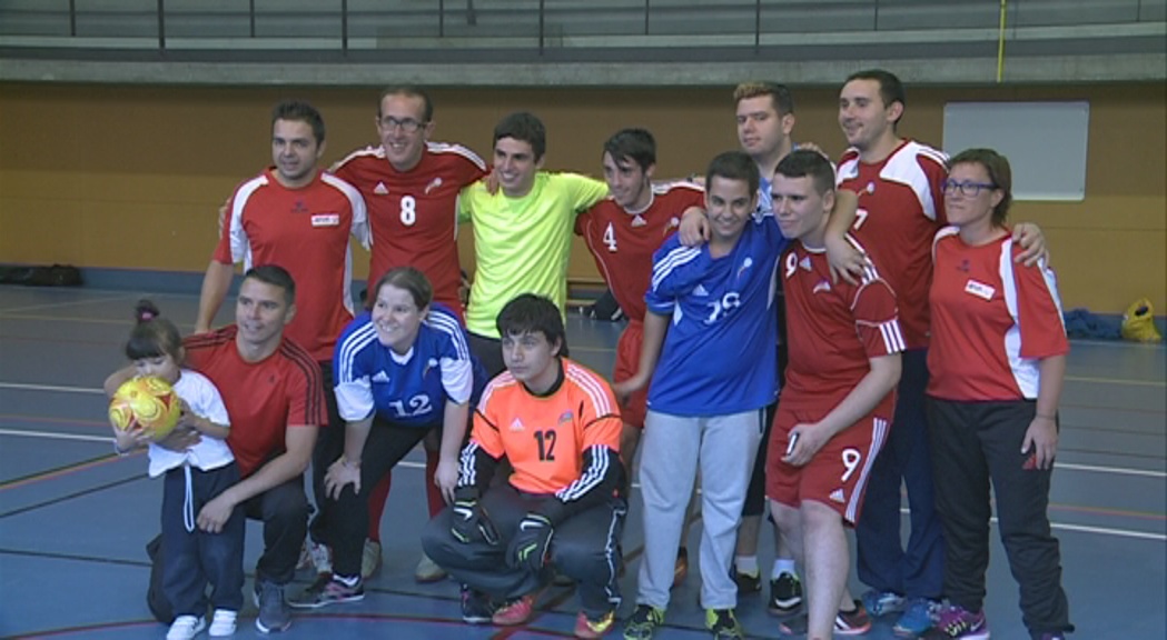 Saviola comparteix entrenament amb els futbolistes de Special Olympics