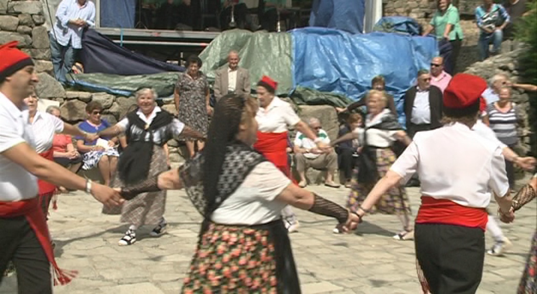 La Festa de Santa Coloma arriba al seu punt àlgid amb el ball del contrapàs