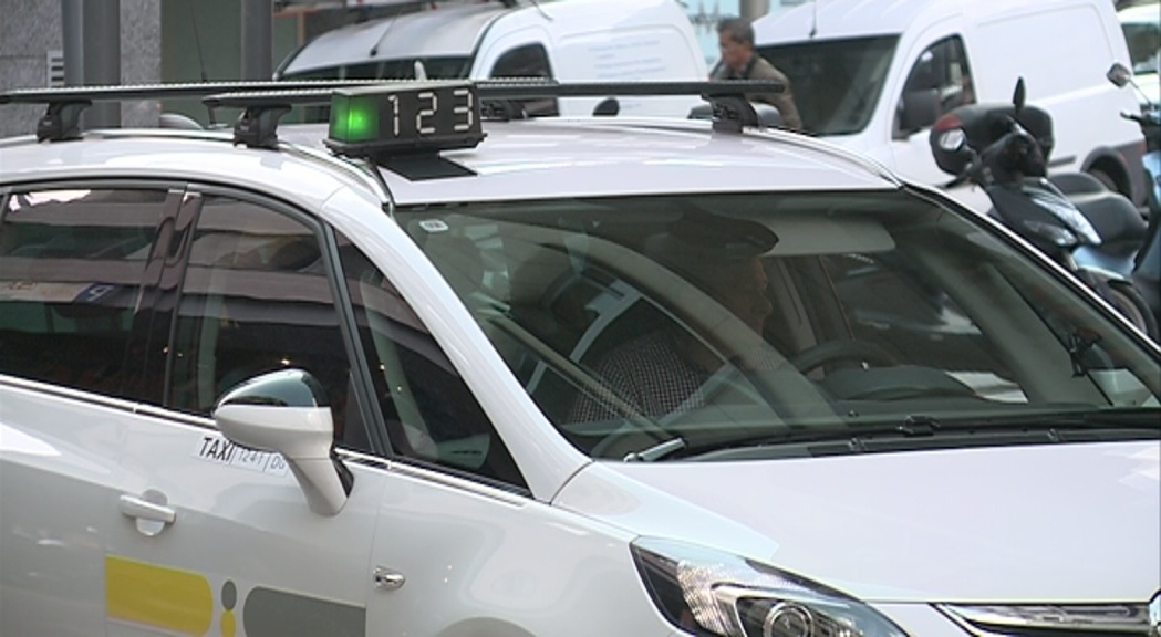 Els taxistes traslladen al Govern la preocupació per plataformes com Uber i Blablacar