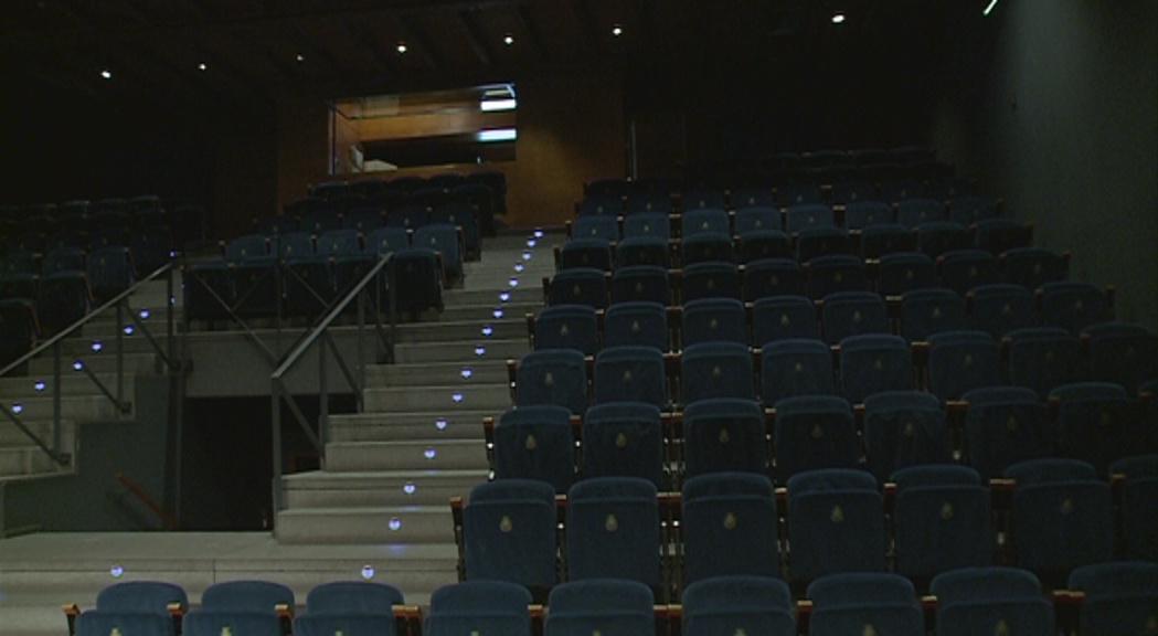 El Teatre Comunal renovarà butaques i dignificarà el vestíbul i els camerinos