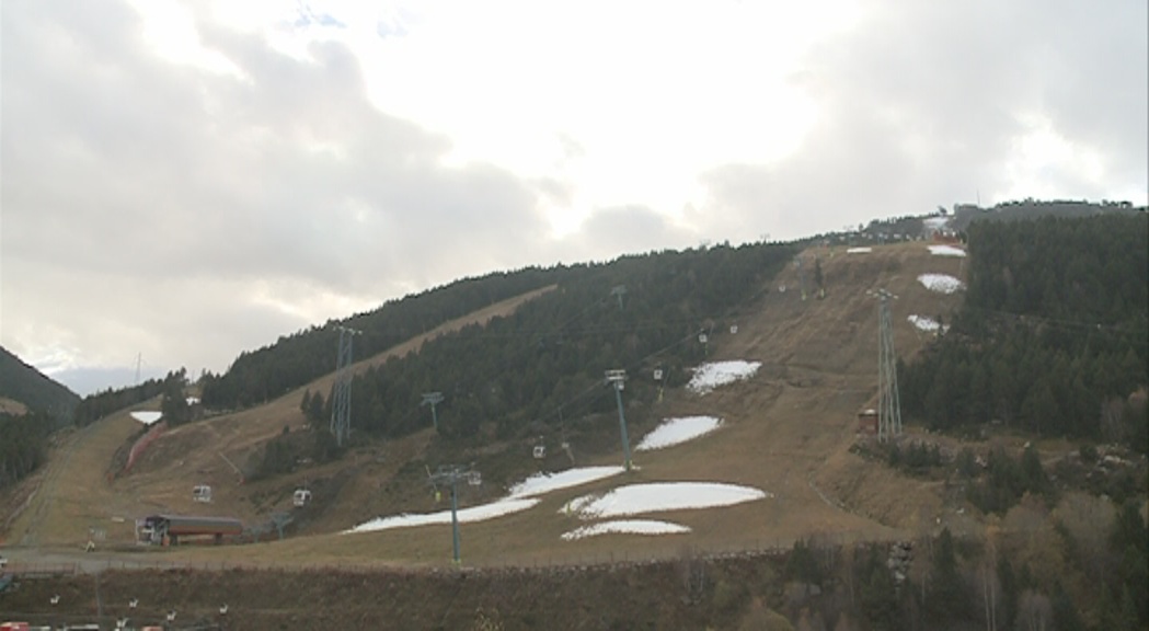 L'inici de la temporada d'esquí s'ajorna per falta de neu