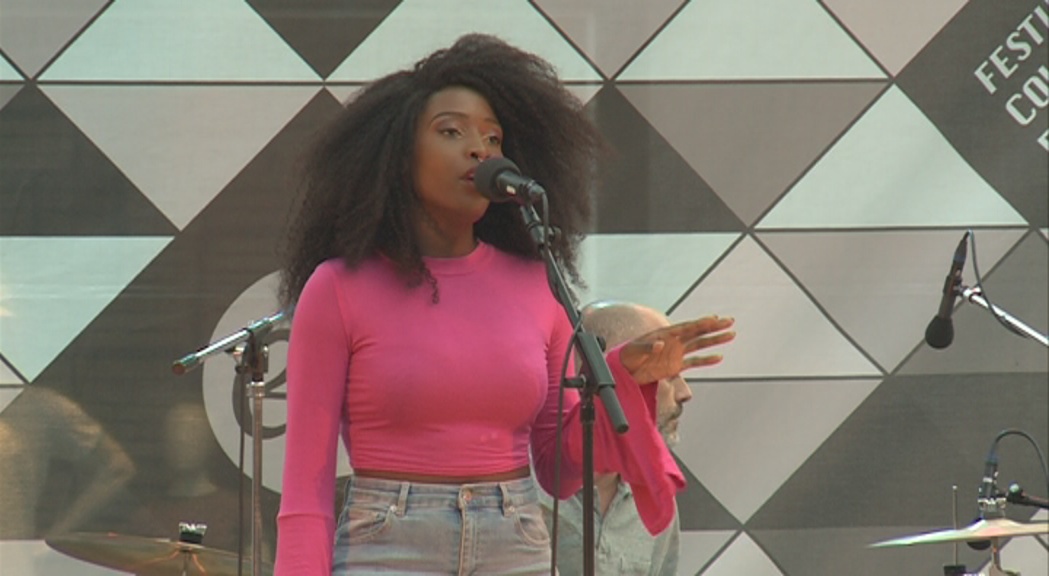 La veu sud-africana de Tina Masawi amb The Teasers porta el millor soul i pop a la plaça Coprínceps