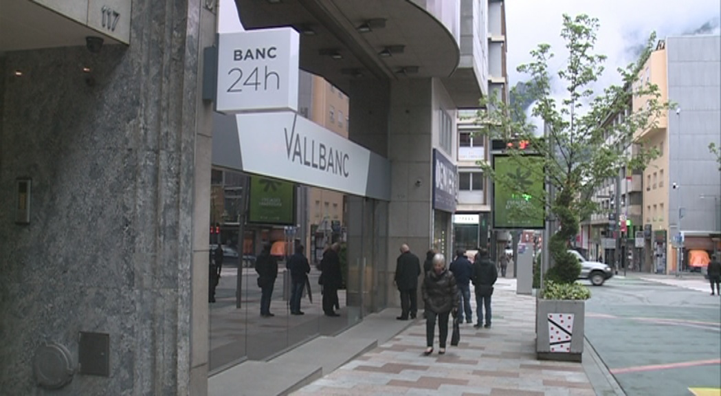 El TC no admet un recurs d'un particular contra la venda de Vall Banc