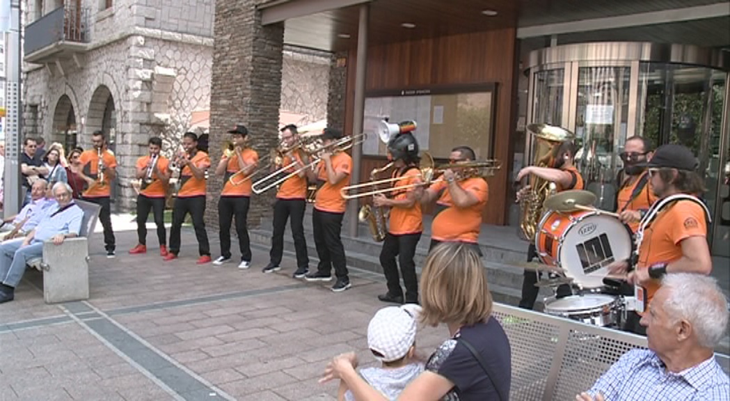 Els guanyadors del Walking Street Music omplen de música els carrers de la capital
