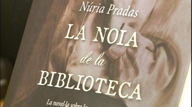 Núria Pradas presenta la seva novel·la "La noia de la biblioteca"