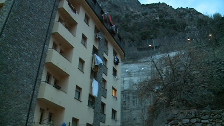 El Govern es reuneix amb els veïns que seran desallotjats del Roc dels Corbs