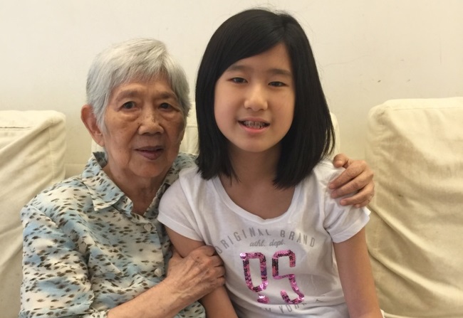 Una nena de 12 anys crea una aplicació perquè la seva àvia amb alzheimer no la oblidi