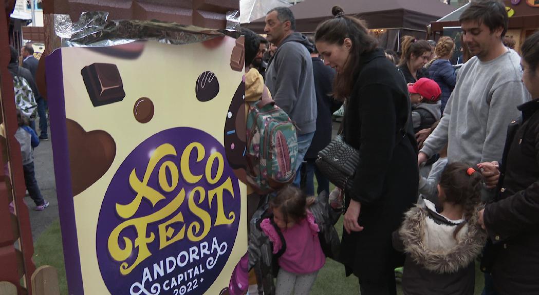 3.000 racions de xocolata donen la benvinguda al Xocofest
