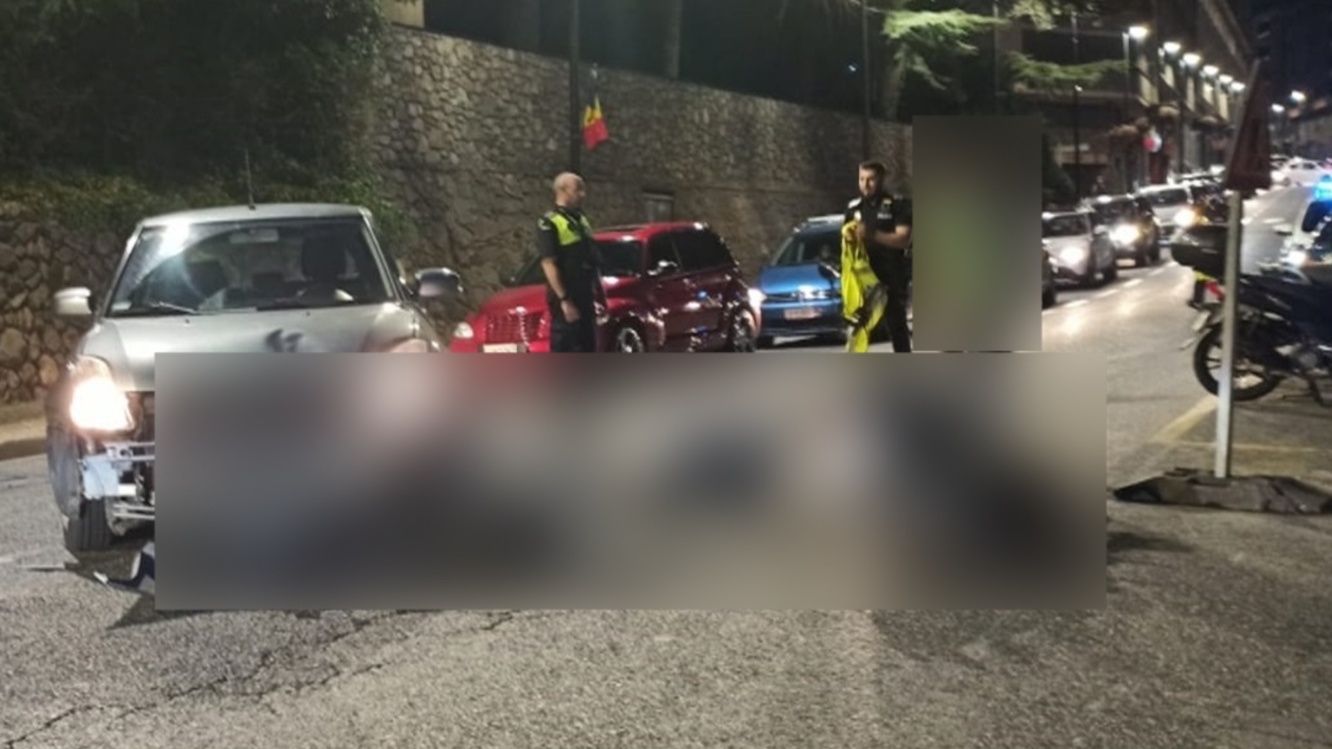 Accident a l'avinguda Santa Coloma amb un cotxe i un motorista implicats 