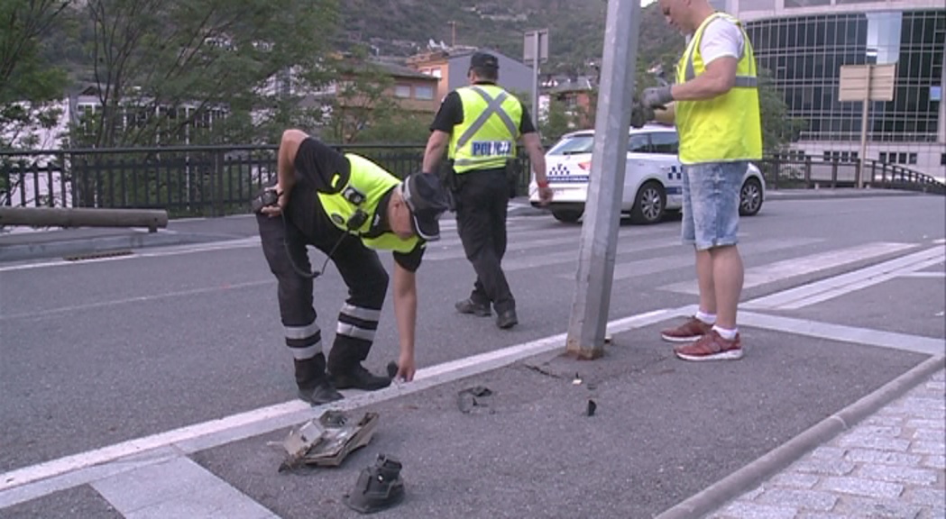 Un accident al carrer Ciutat de Sabadell, a tocar de la rotonda d