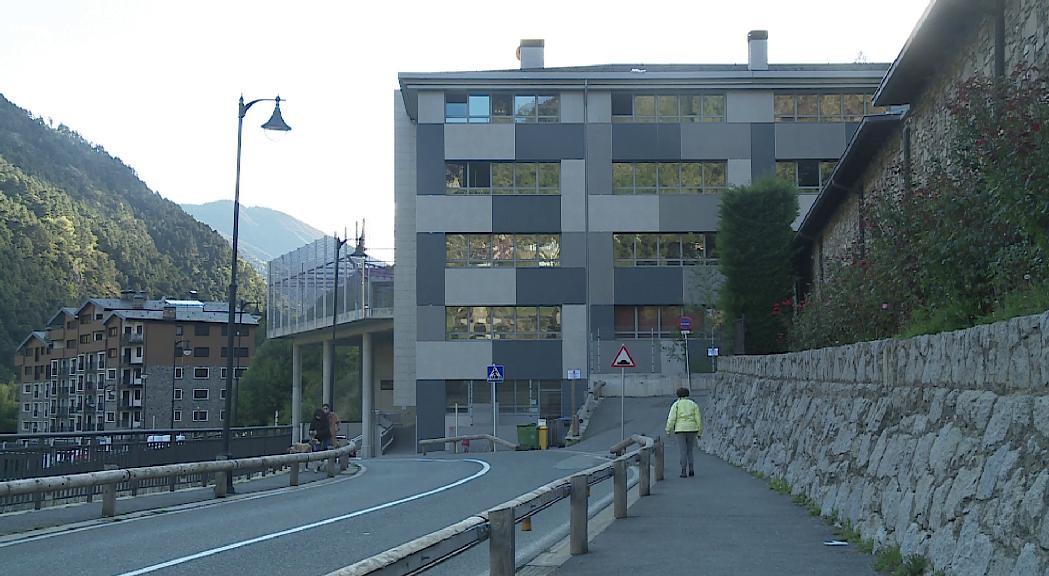 Els alumnes confinats de l'Escola Andorra de segona ensenyança d'Encamp podran sortir de casa a partir d'aquest dimecres 