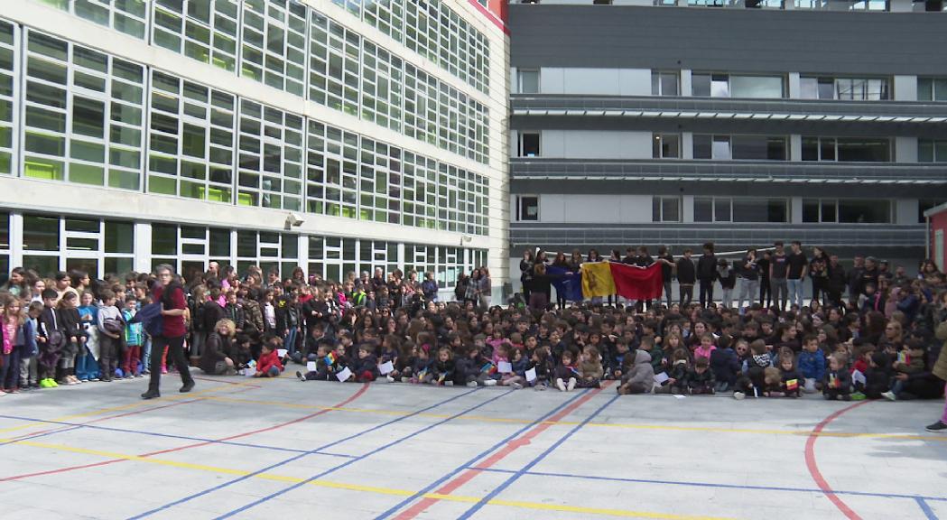 550 alumnes de l'escola andorrana de Santa Coloma han cantat 