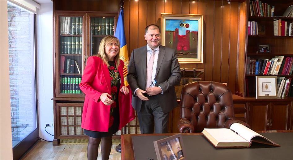 L'ambaixador de Letònia, Maris Klisans, ha visitat aquest dilluns