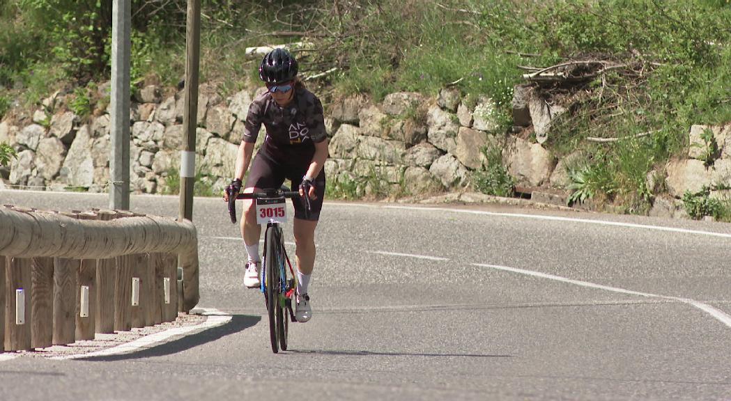 Andona posa en marxa un equip de competició amb 11 ciclistes