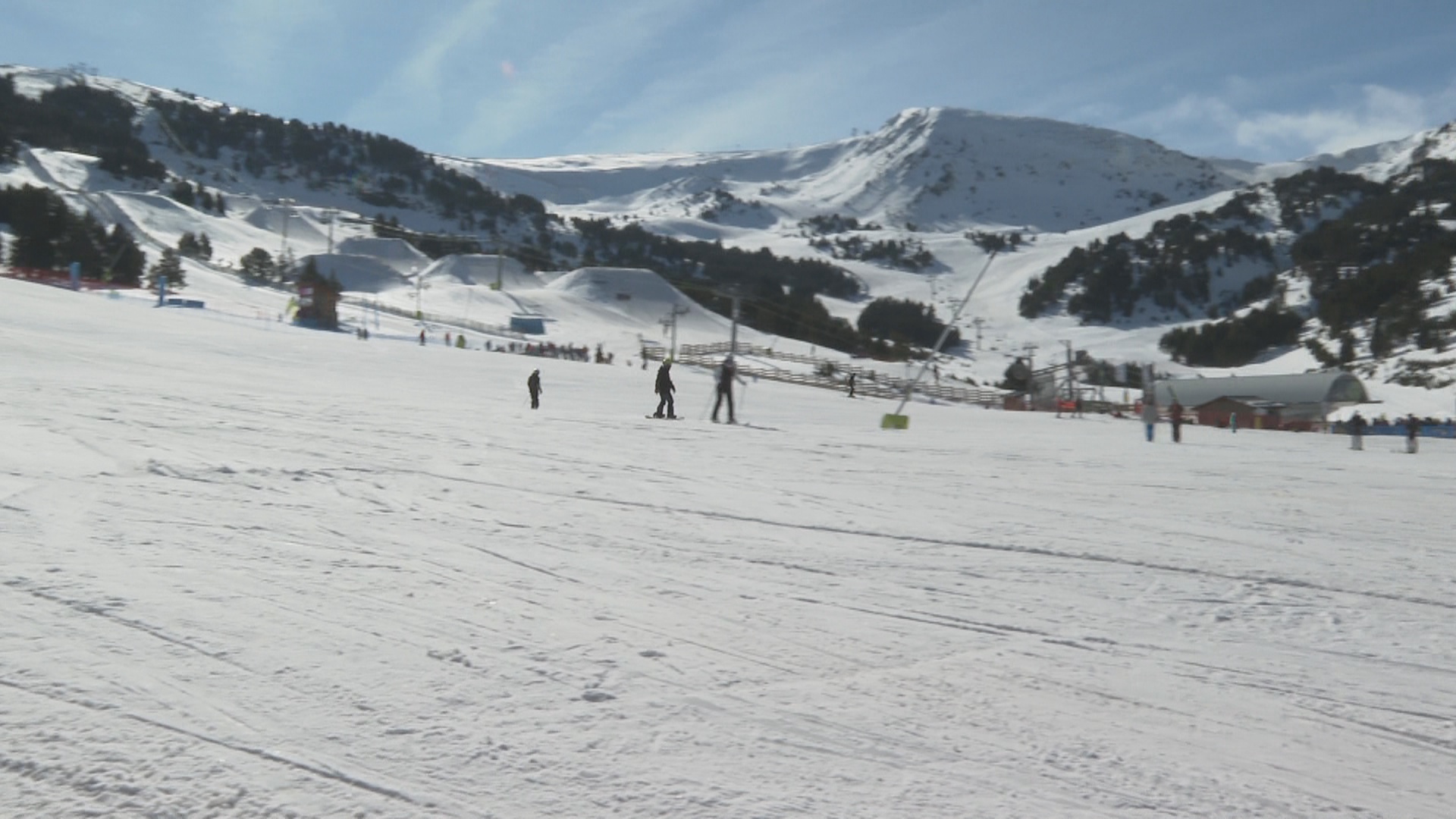 Andorra ajorna l'accés dels turistes a les pistes d'esquí i demana a França l'assimilació amb l'Arieja i els Pirineus Orientals