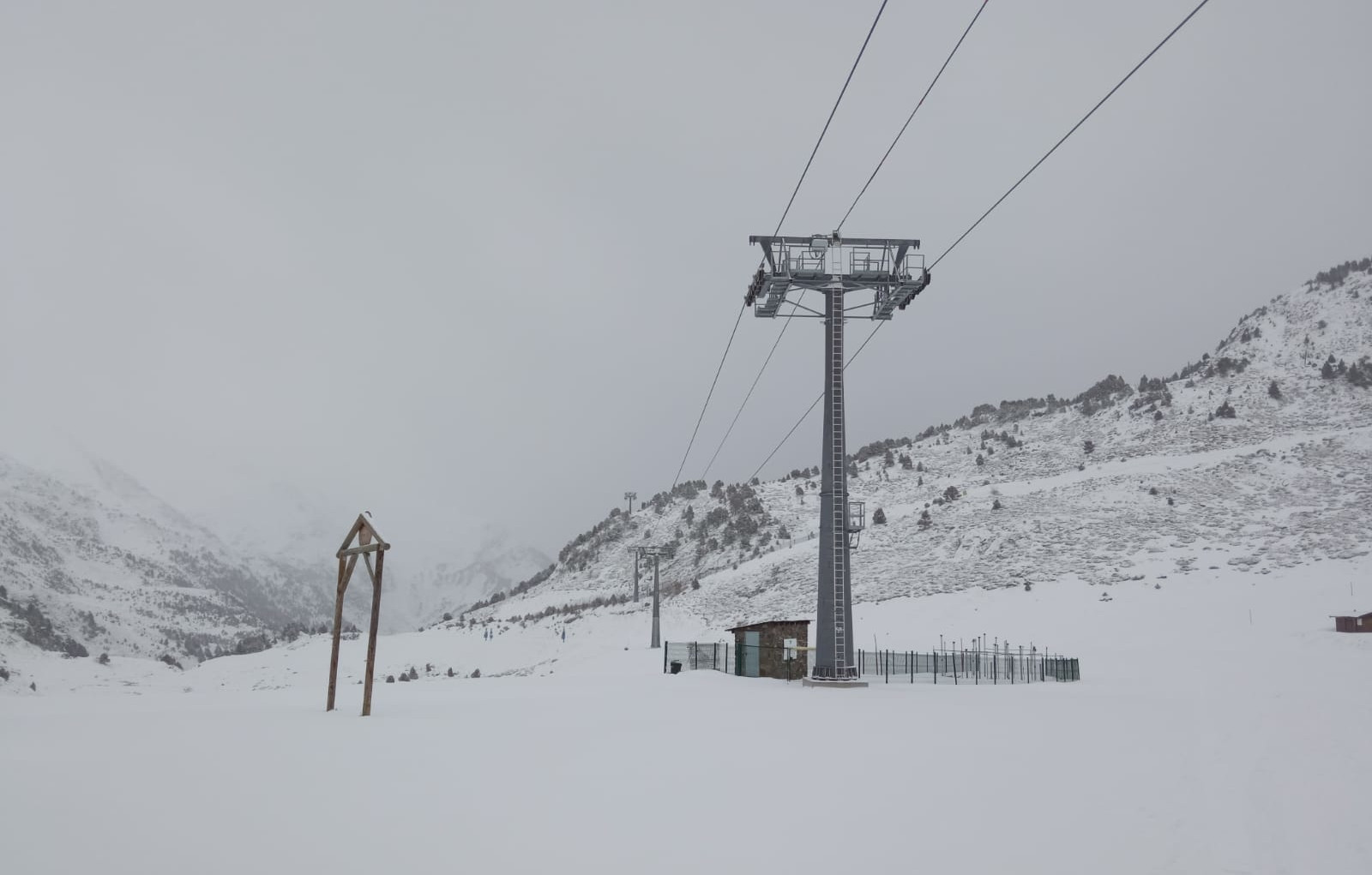 L'avís groc a les Valls del Nord provoca tancaments a les estacions d'esquí 