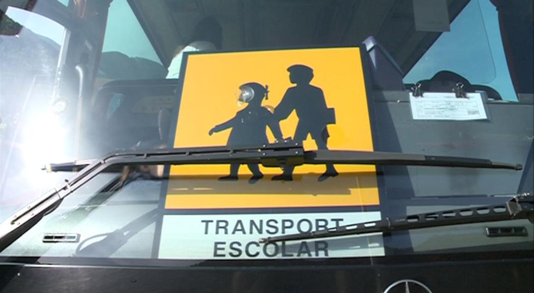 Canvis en les parades del bus comunal i transport escolar d'Andorra la Vella per la visita de Macron