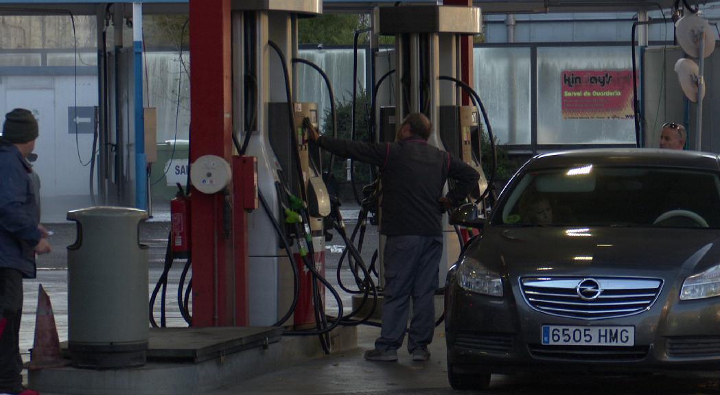 Els carburants, l'únic sector que ha rebaixat els preus respecte a fa un any