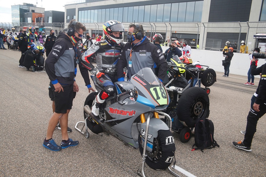 Cardelús és sisè a la primera cursa de l'Europeu de Moto2 a Motorland