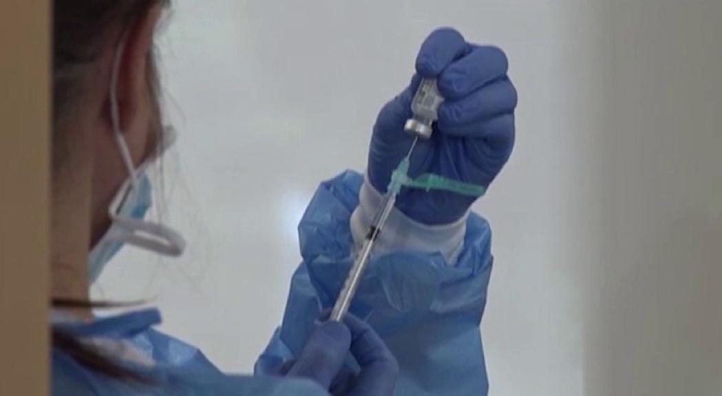 Catalunya comprova que la primera dosi de la vacuna rebaixa a la meitat el risc de contagi