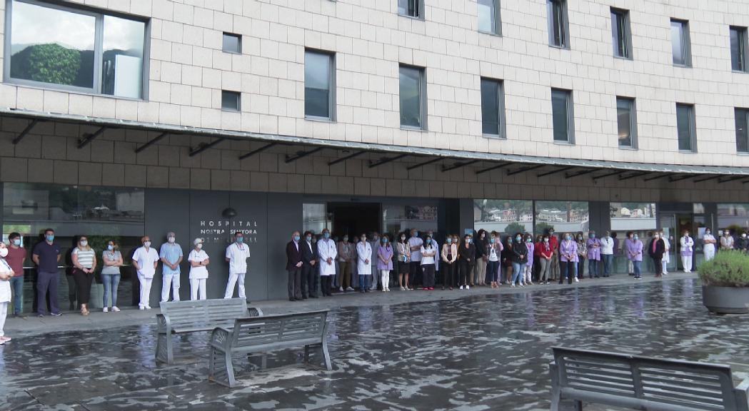 Emotius minuts de silenci a l'hospital i al Cedre en memòria de les víctimes del coronavirus