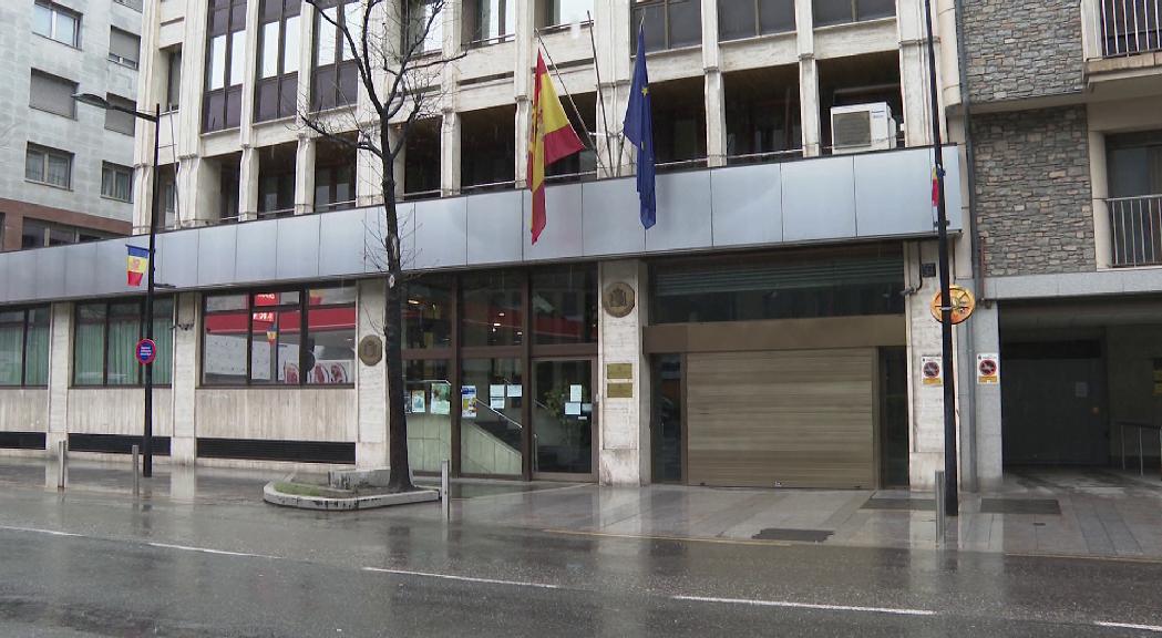 A l'ambaixada d'Espanya no es varia els horaris d'ate