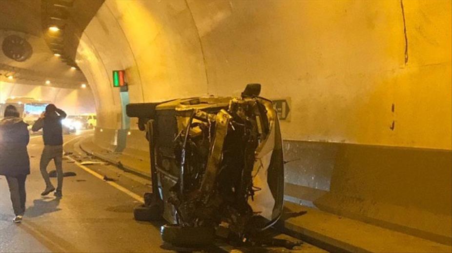 Un vehicle ha bolcat aquest dijous al matí al túnel