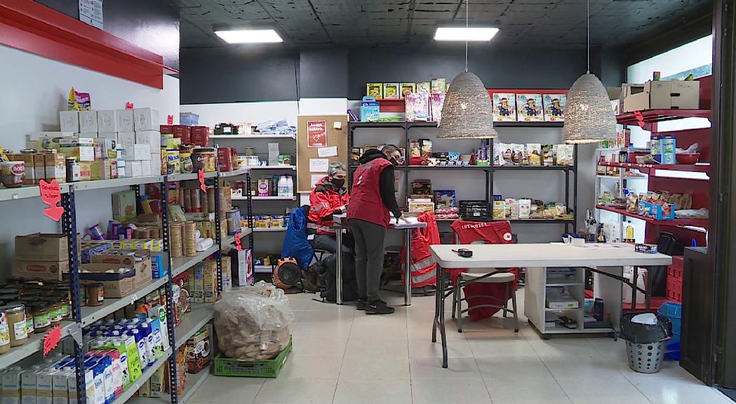 La Creu Roja prepara un nou recapte d'aliments per l'augment constant de persones en precarietat