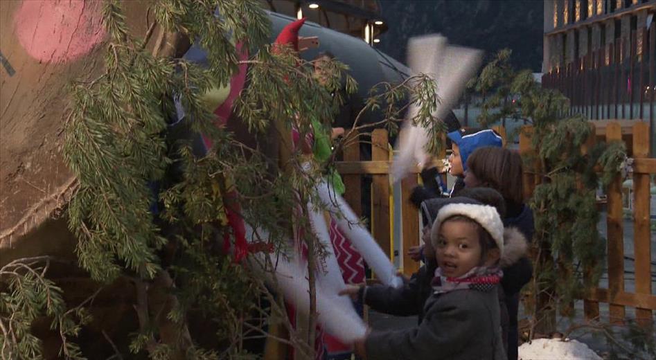 La primera jornada del caga tió del Poblet de Nadal d'Ando