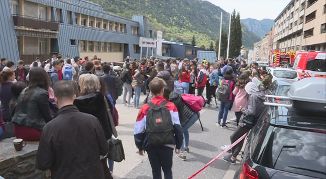 El Lycée Comte de Foix ha estat desallotjat aquest dimarts