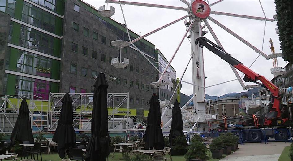 La roda de fira de la plaça de la Rotonda d'Andorra la