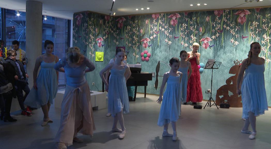 Embassy estrena l'exposició fotogràfica: "Ballet, un tresor a l'abast de tothom"