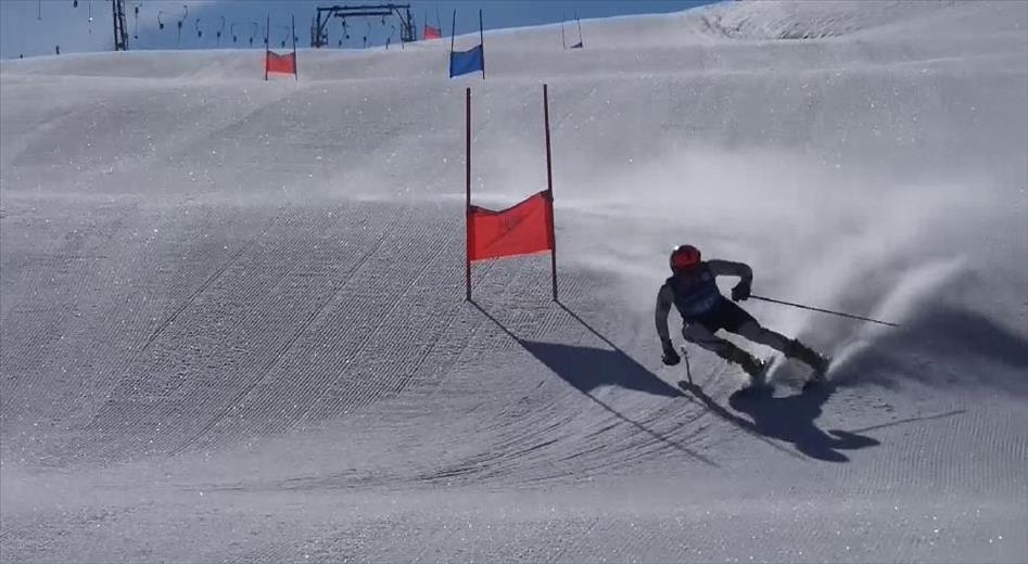Els equips d'Esquí Estudi Batxillerat Esportiu (EBBE) de la Feder