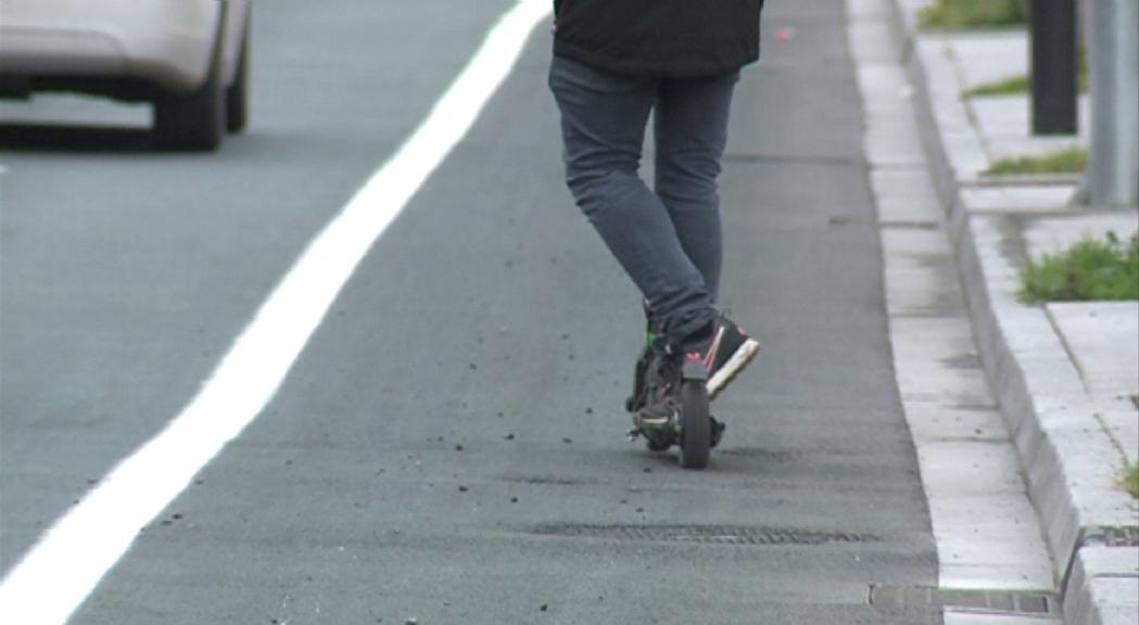 L'esborrany del nou codi de circulació proposa els 16 anys com a edat mínima per portar patinet elèctric