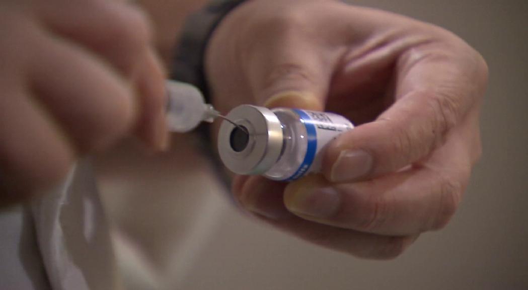 Espanya confirma l'arribada de les primeres vacunes la setmana vinent