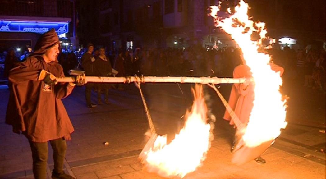 El foc es torna a apoderar de les Valls per una nit