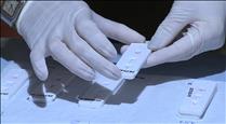 El Govern contracta 100.000 tests ràpids d'antígens a dos empreses farmacèutiques