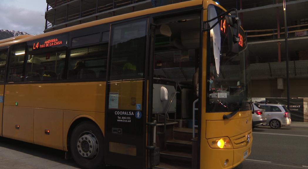 El Govern no farà marxa enrere en les compensacions a les companyies de bus per l'abonament mensual