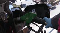Els importadors de carburants asseguren que l'aplicació de la taxa verda els obliga legalment a apujar el preu al consumidor