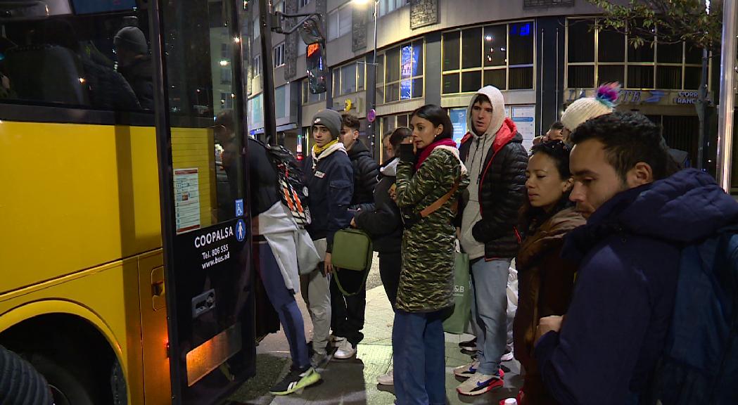 Indignació entre passatgers del transport públic per la saturació de les línies d'Encamp i el Pas de la Casa