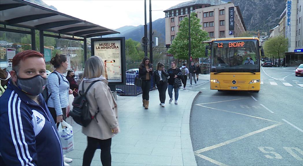 Malestar entre les empreses d'autobusos per la gestió de l'entrada en vigor del transport públic gratuït