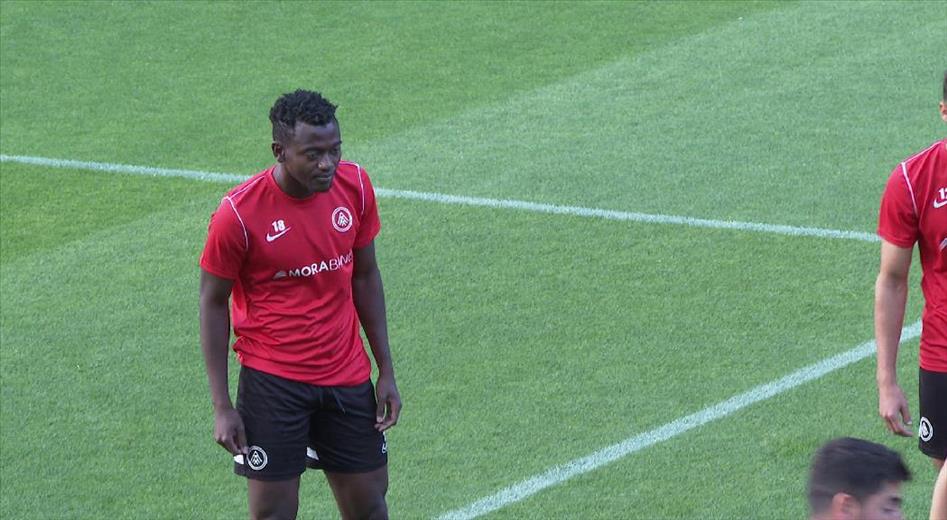 El jugador del FC Andorra Mustapha Bundu estarà fora dels terreny