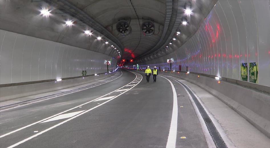 El túnel de Tresponts és obert al trànsit d'es d'avui. Amb retard