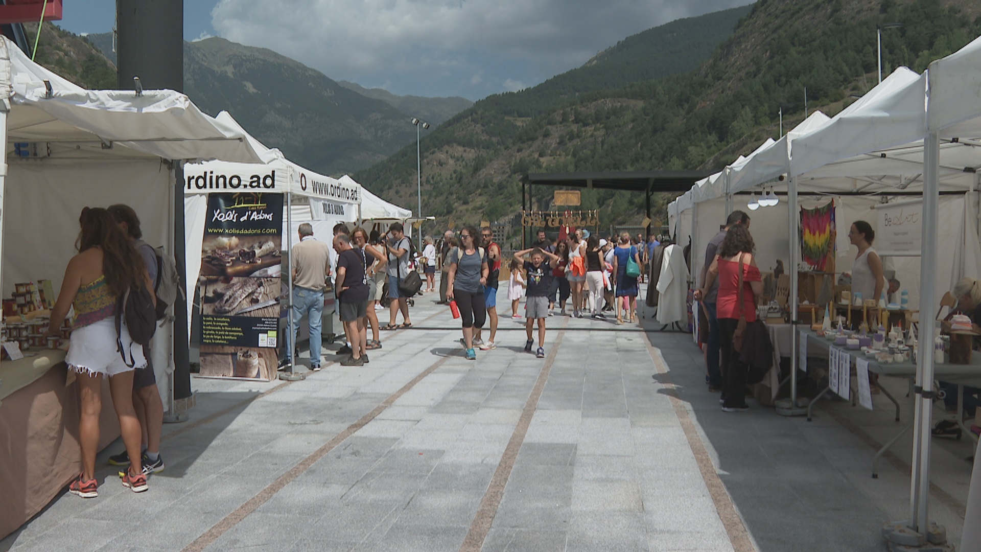 Ordino organitza un mercat artesanal per dinamitzar el comerç local