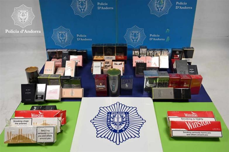 Detingut al Pas de la Casa un home amb 5.500 paquets de tabac per