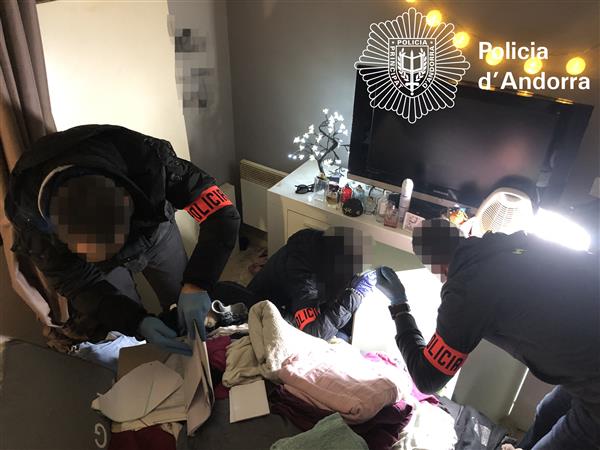 La policia deté dues persones en una operació antidroga i desmantella un narcopís que s'utilitzava com a refugi de menors fugits