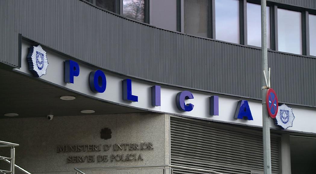 La policia deté quatre homes acusats d'atacar alguns agents al Pas