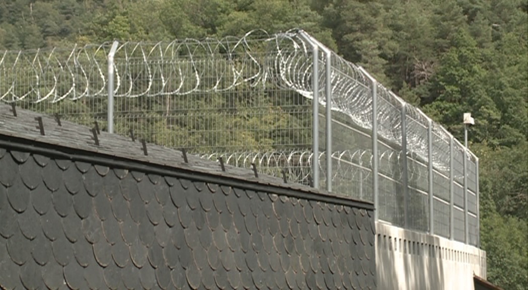 Un positiu de la Covid-19 a la presó obliga a aïllar 12 agents penitenciaris